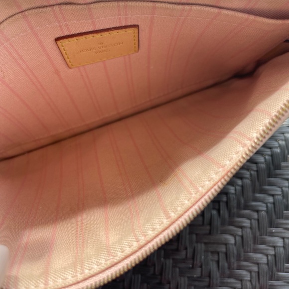 Louis Vuitton Neverfull pouch - Picture 6 of 6